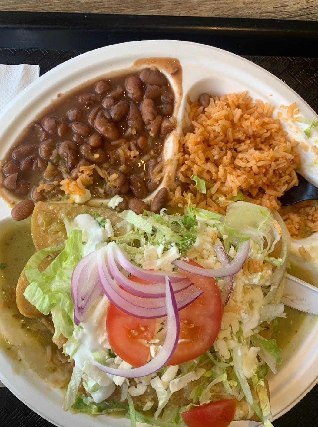Enchiladas verdes con arroz y frijoles — Super Cocina