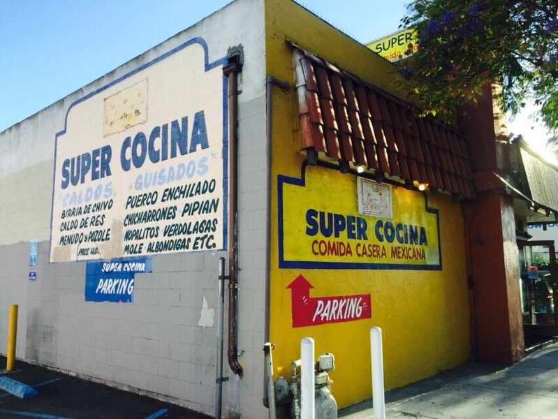 El mural de Super Cocina con sus guisados — City Heights